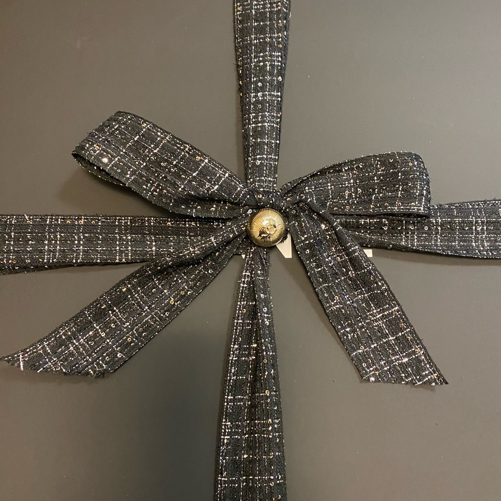 4 Chanel holiday charm/buttons - Picture 12 of 12